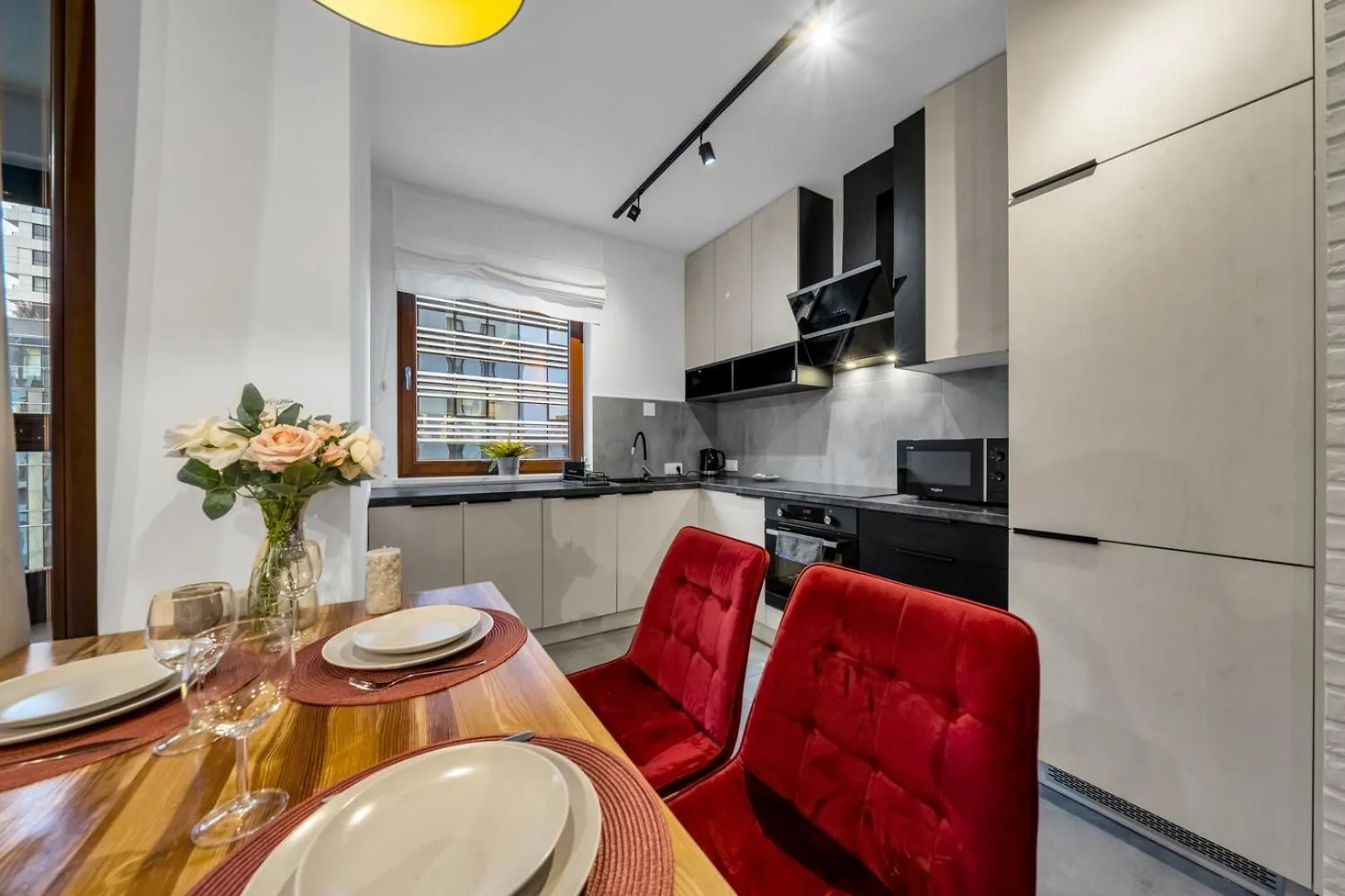 Warsaw Grzybowska Apartment With Parking - By Rentujemy