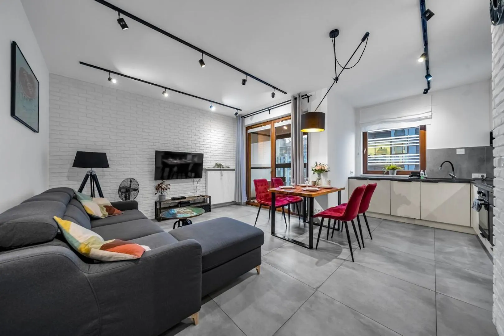 Warsaw Grzybowska Apartment With Parking - By Rentujemy
