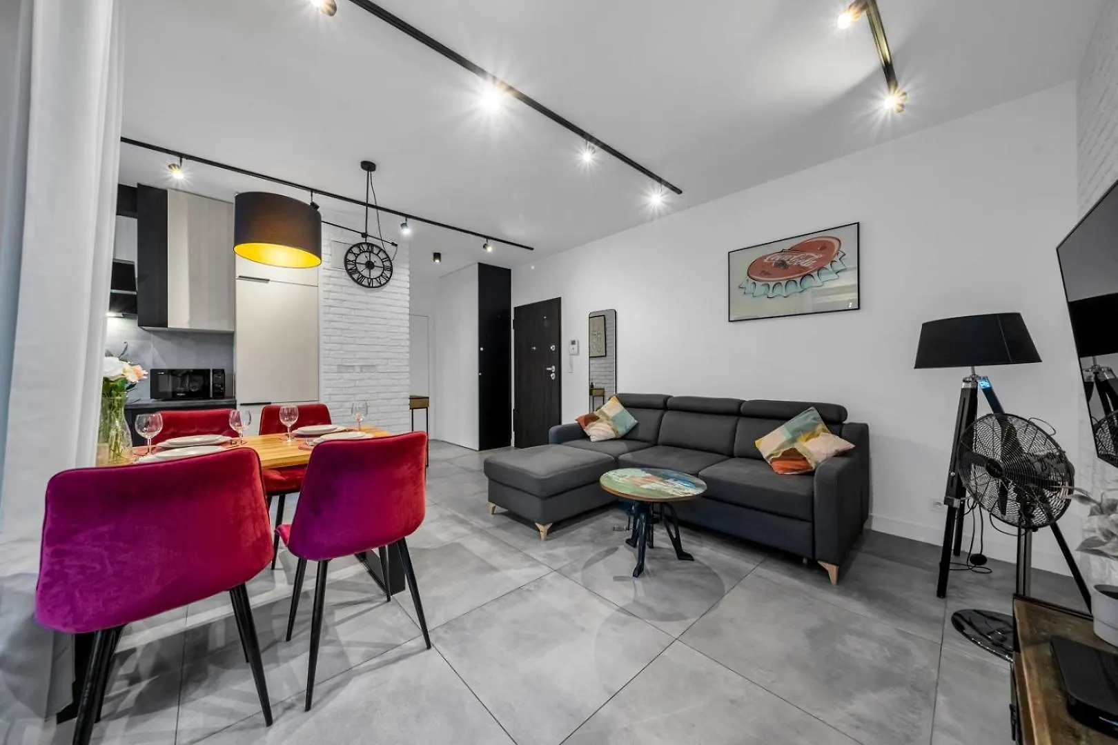 Warsaw Grzybowska Apartment With Parking - By Rentujemy Poland