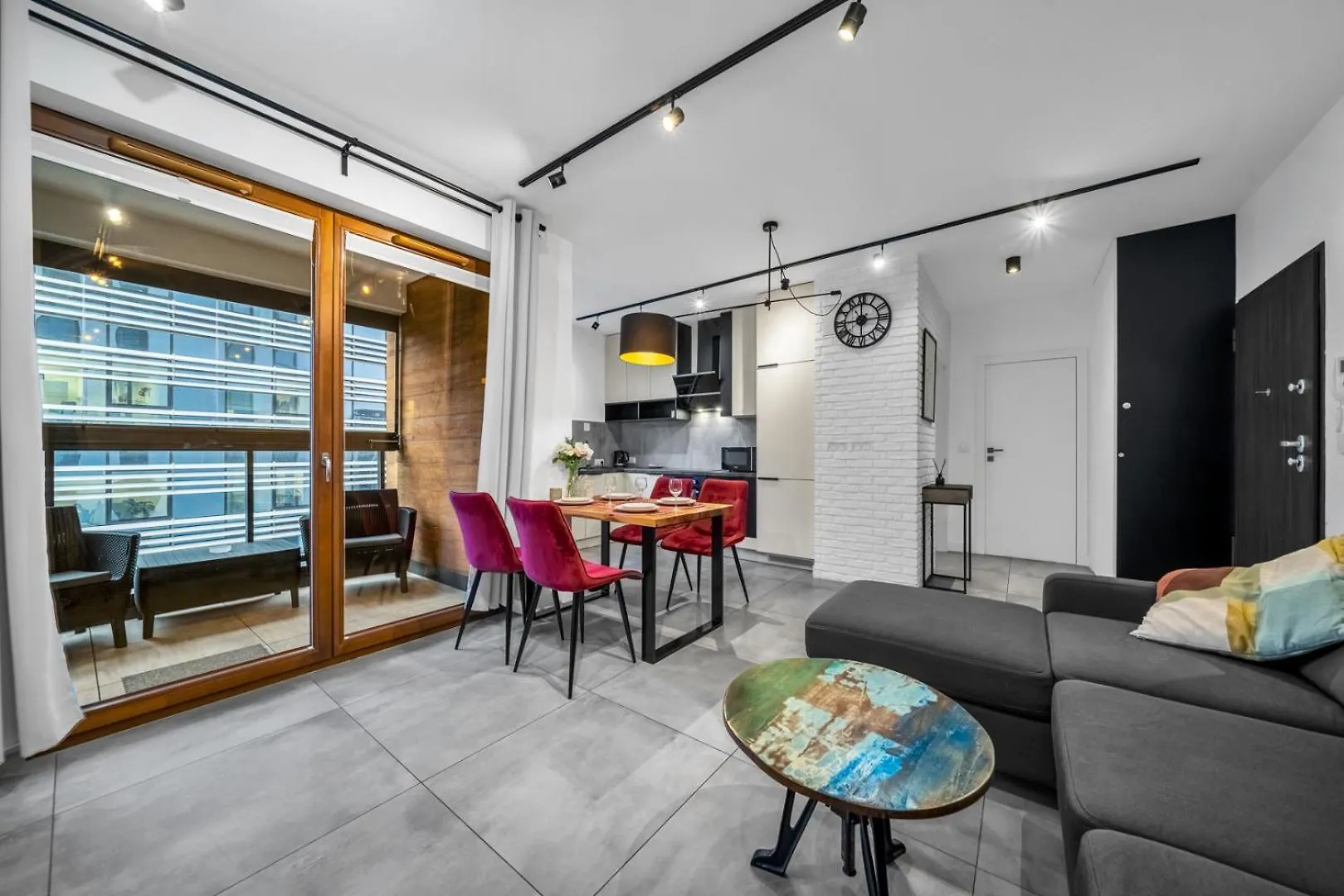 Warsaw Grzybowska Apartment With Parking - By Rentujemy Poland